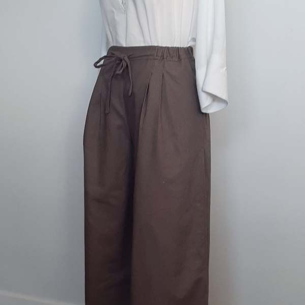 FrocKit 43A  Simplicity  8389 Pants view A - Medium Weight rayon or Hanky Linen fabric options